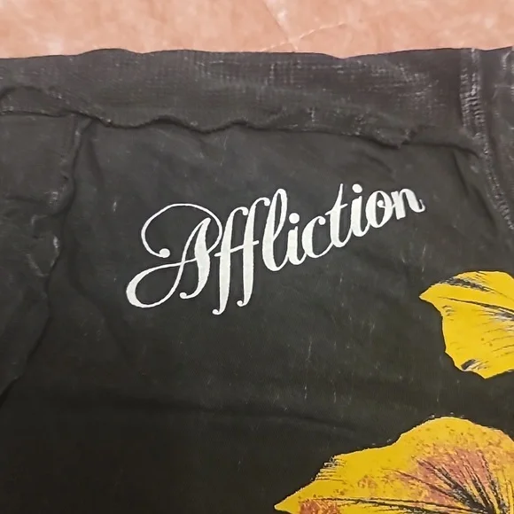 Affliction Men's Large Black V Neck Shirt - Picture 4 of 7